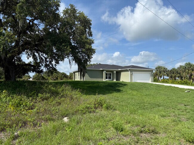 Building Photo - 1136 S Hilton Cir