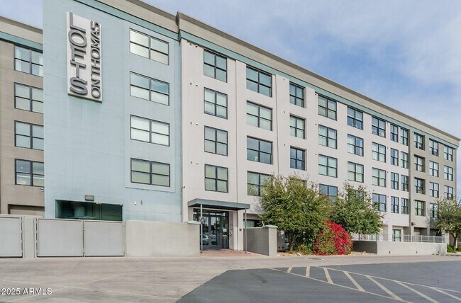 Foto del edificio - 535 W Thomas Rd