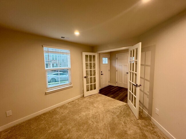 Foto del edificio - Modern Townhome in Stone Creek Townhomes