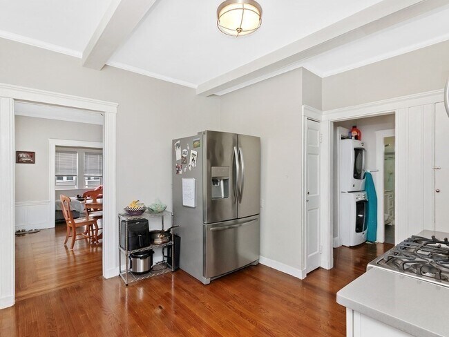 Building Photo - 10 Banton St