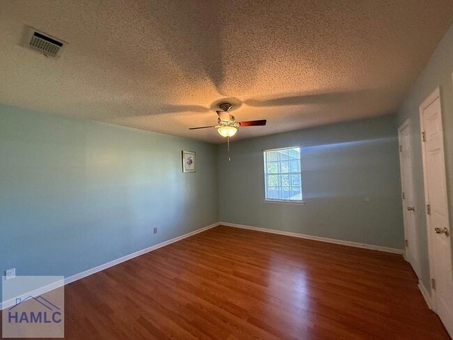 Building Photo - 703 Tray Ct