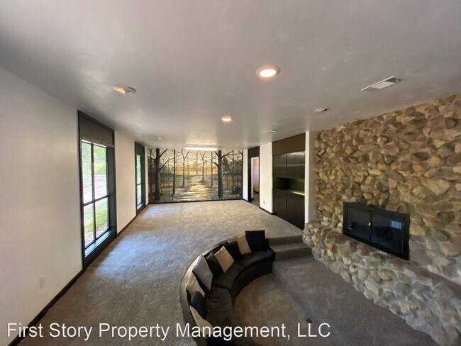 Building Photo - 4 br, 2 bath House - 548 Maclay Road