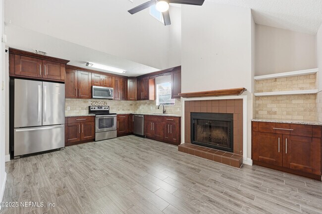 Foto del edificio - 760 Plainfield Ave