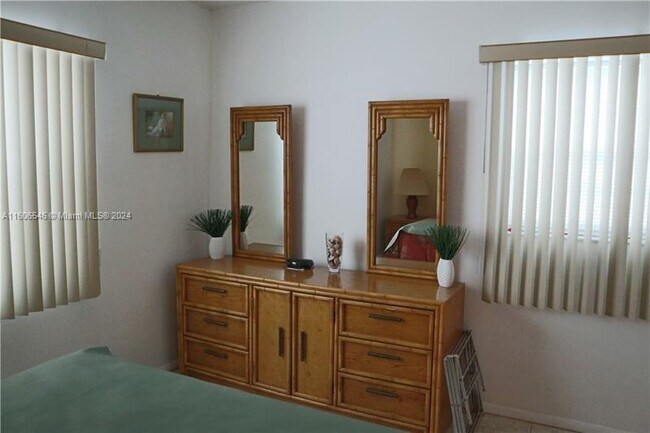 Building Photo - 221 SE 9th Ave