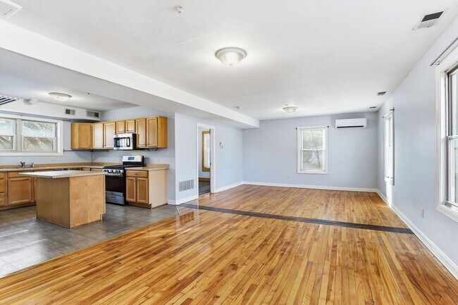 Foto del edificio - 2827 N Bryant Ave