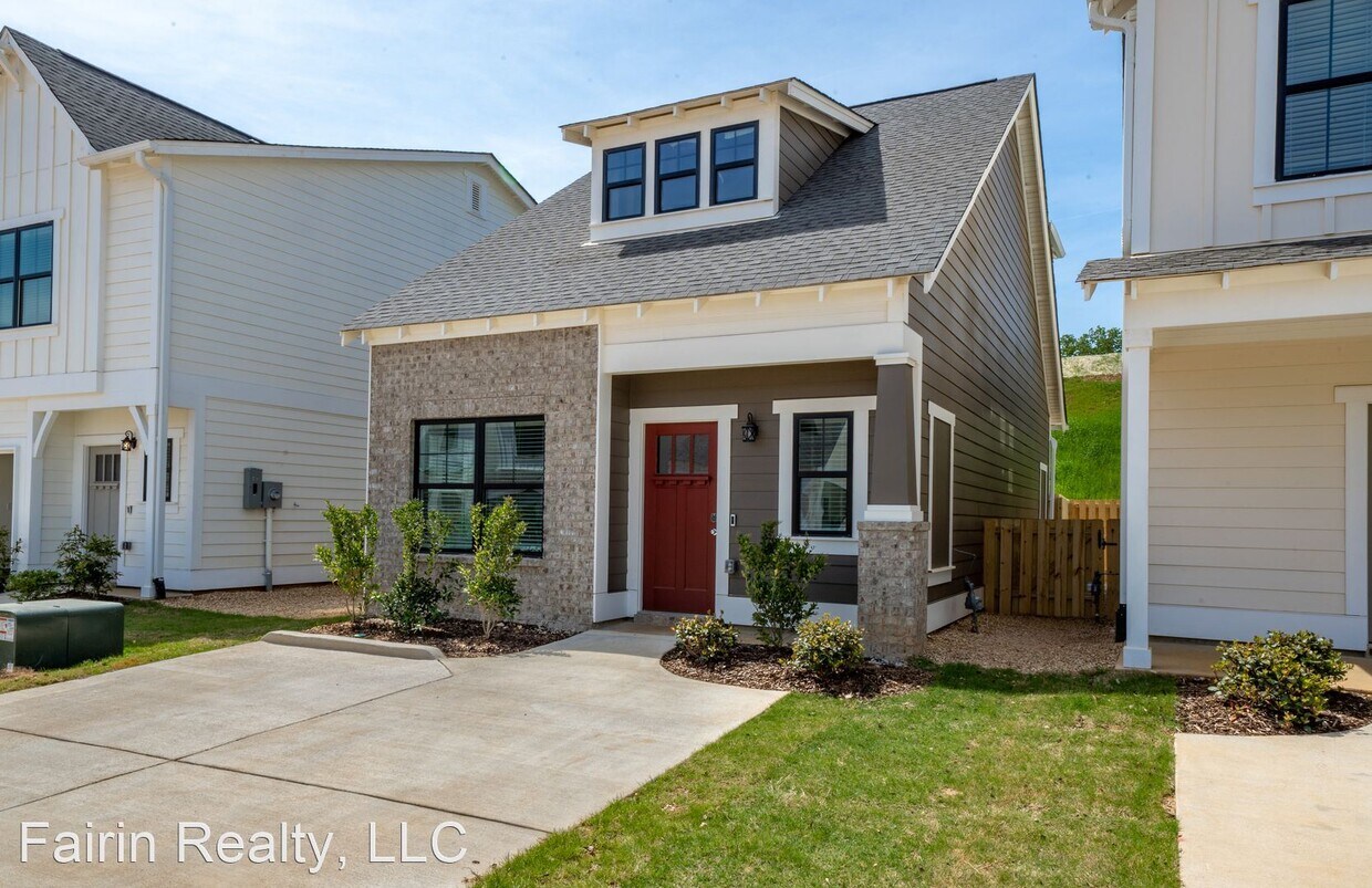 Foto principal - 2 br, 2.5 bath House - 4235 Brevard Blvd