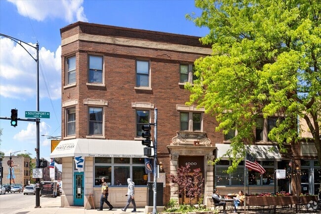 Building Photo - 4000 N Southport Ave