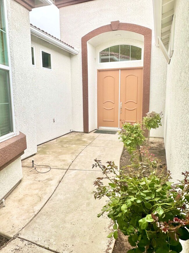 Foto del edificio - Stunning5 Bedroom North Fresno Granville