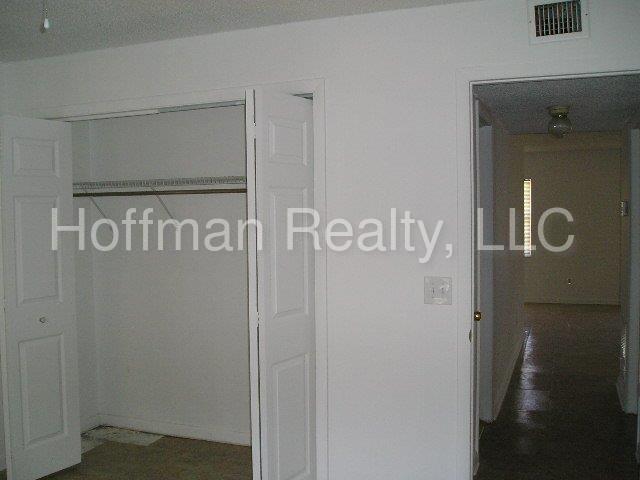 Building Photo - 9130 Tudor Dr