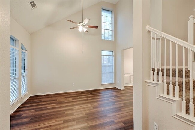 Building Photo - 555 Dove Creek Pl