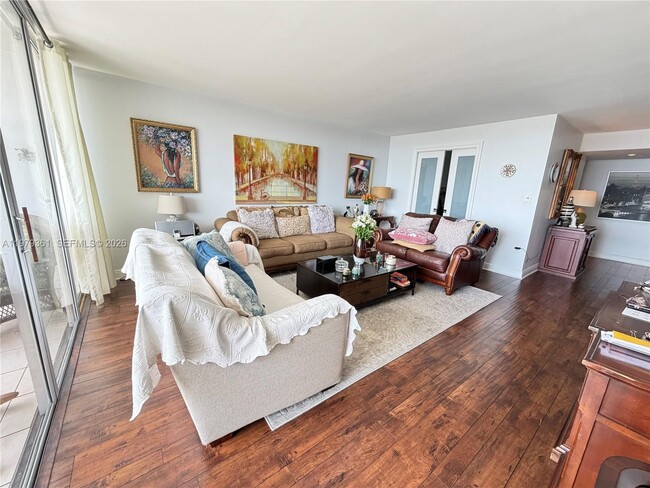 Building Photo - 18031 Biscayne Blvd