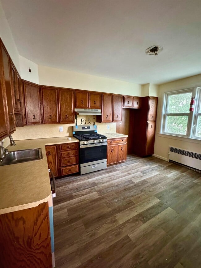 Building Photo - 129 W 29th St