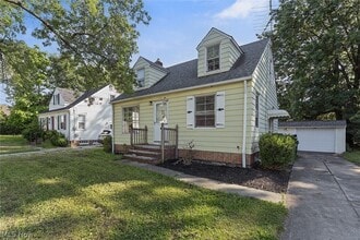 Building Photo - 866 E 209th St