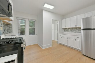 Building Photo - 144 Salem St