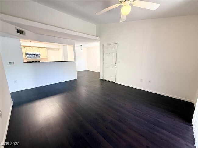 Foto del edificio - 555 E Silverado Ranch Blvd