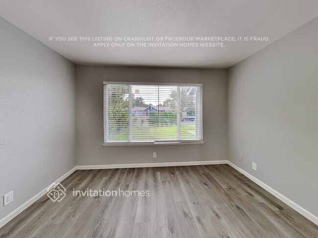 Foto del edificio - 6716 Donerail Dr