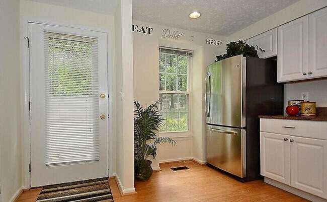Foto del edificio - 1921 Belmont Ridge Ct