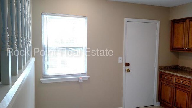 Building Photo - Renovated Duplex in Apison!  Close to VW!
