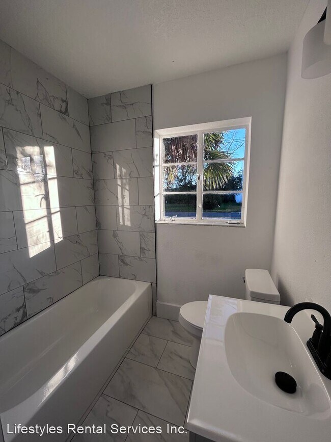 Foto del edificio - 2 br, 1 bath House - 5037 Camille Ave
