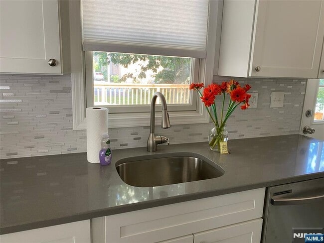 Foto del edificio - 229 Livingston Ave