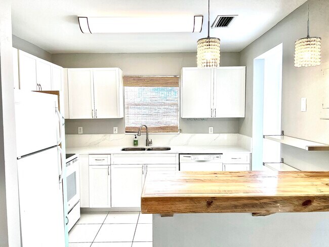 Foto del edificio - 4103 NE 21st Terrace