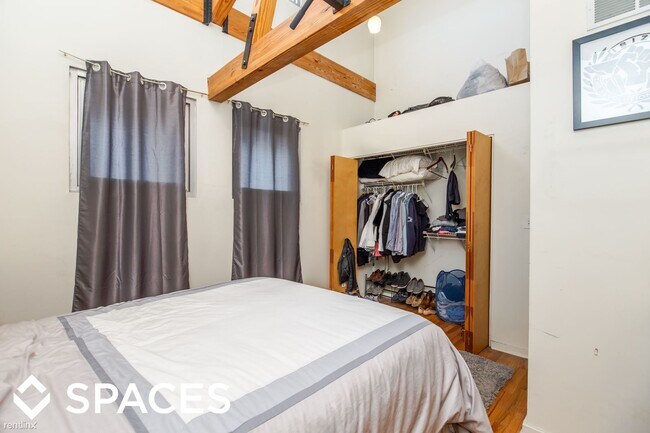 Building Photo - 3 br, 3 bath  - 933 W Irving Park Rd Apt B
