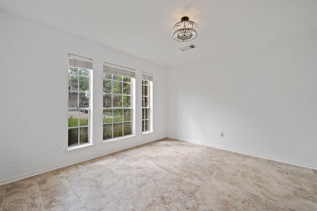 Building Photo - 26900 Castlecliff Ln