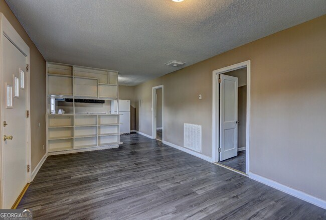 Building Photo - 1640 Kitchens Rd