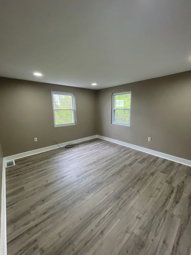 Foto del edificio - Beautifully renovated 5 bed 2 bath home re...