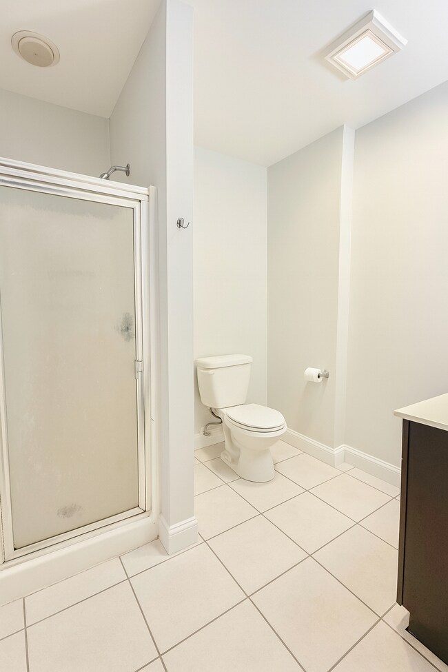 Building Photo - 10 Strathmore Rd