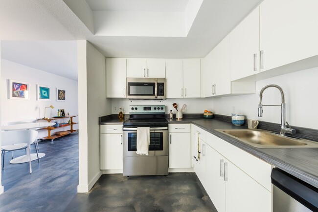 Building Photo - 4117 N 15th Ave