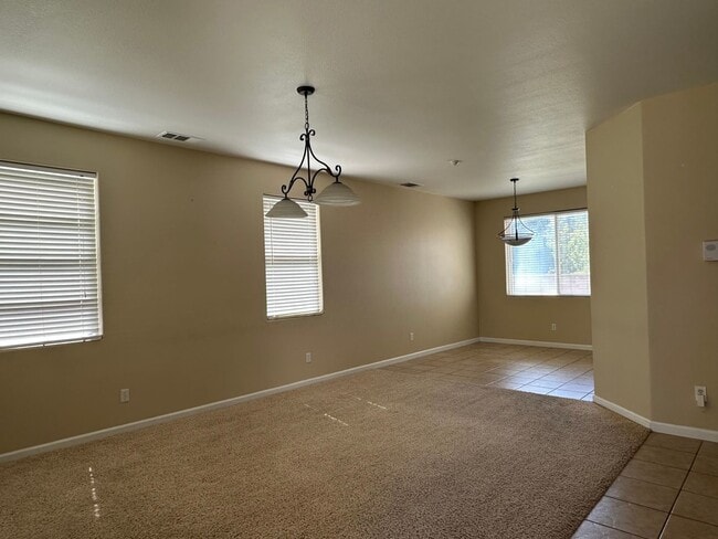 Building Photo - Beautiful 4 bedroom home