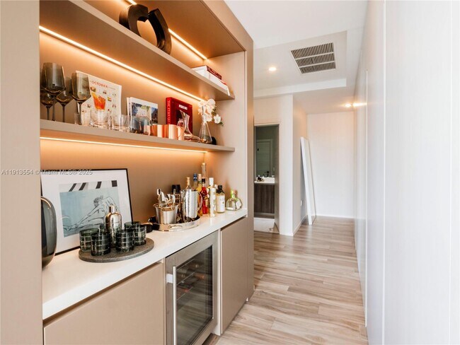 Building Photo - 801 S Miami Ave