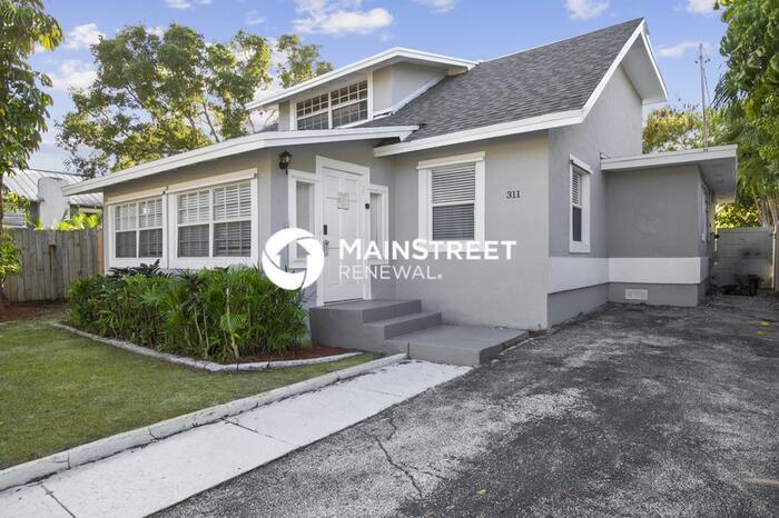 Foto principal - 4 Bedroom Pet-Friendly Home in Lake Worth,...