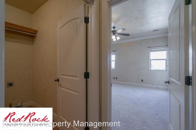 Building Photo - 3 br, 2 bath House - 215 S Valley View