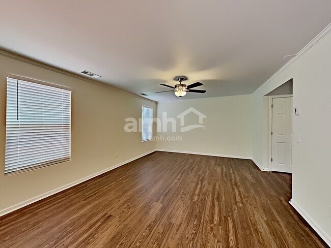 Foto del edificio - 1861 Cottage Grove Way