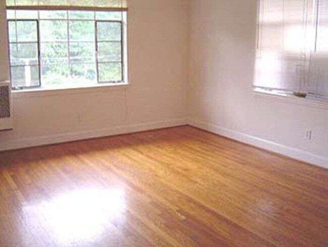 Foto del edificio - 2BR Apartment | 2 Parking Spaces + Water Included