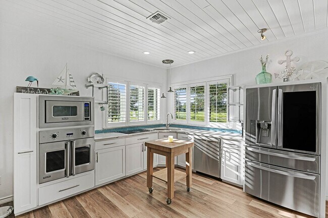Building Photo - Charming 1BR plus bonus room, 2 full bath ...