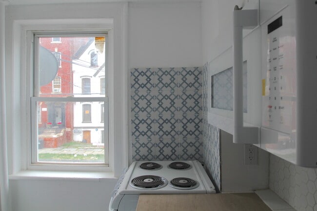 Building Photo - 282 Grand St