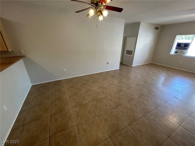 Foto del edificio - 7450 S Eastern Ave