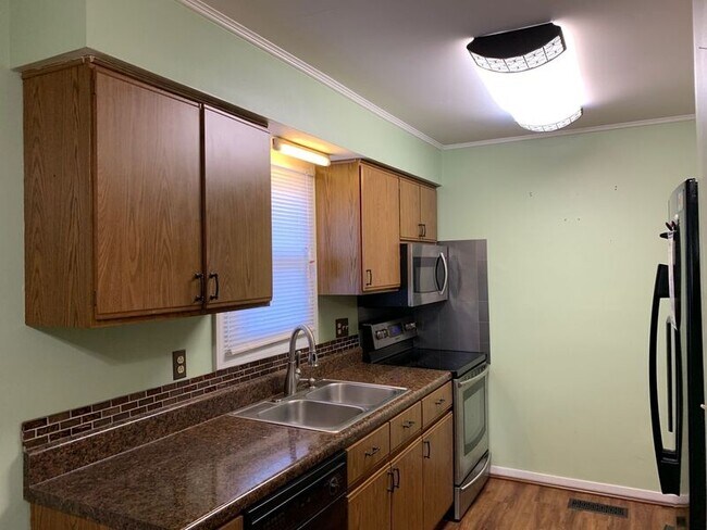 Building Photo - 2521 Parkside Ave