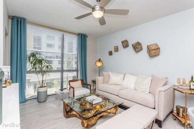 Foto del edificio - 2 br, 2 bath  - 3606 NW 82nd Ave