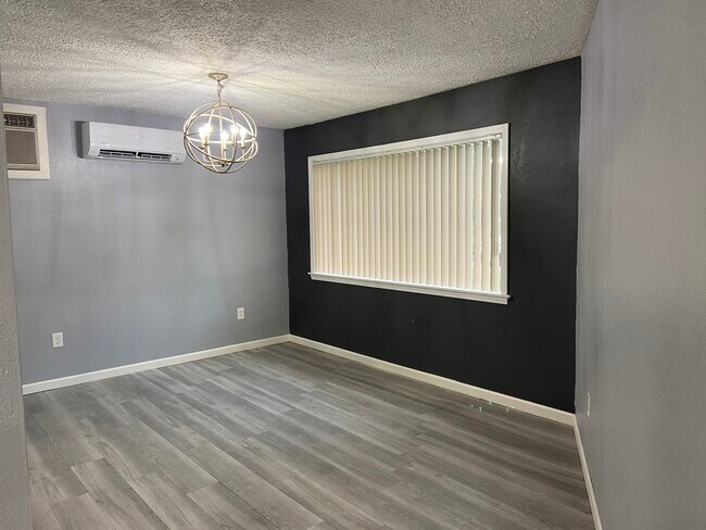 Dining room - 316 SE 10th St