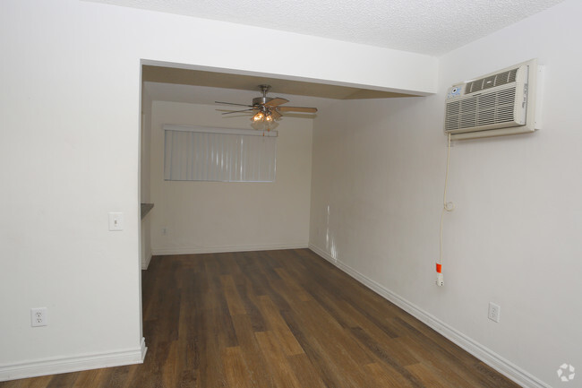 2 BR, 1 BA - University Court