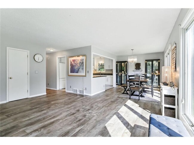 Foto del edificio - 455 Black Oaks Ln N