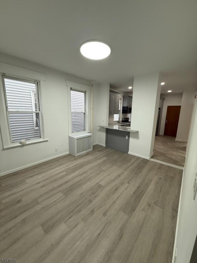 Foto del edificio - 740 Van Buren Ave