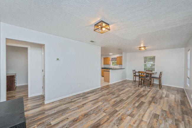 Foto del edificio - 456 Kings Lake Blvd