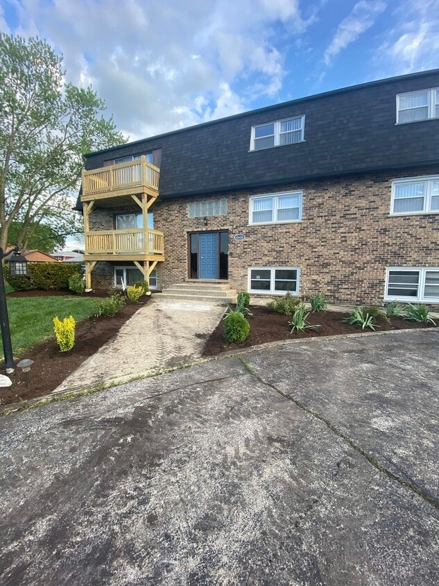 10608 S 83rd Ct Unit 2, Palos Hills, IL 60465 Condo for Rent in Palos