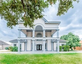 Building Photo - 1305 Fullerton Ave