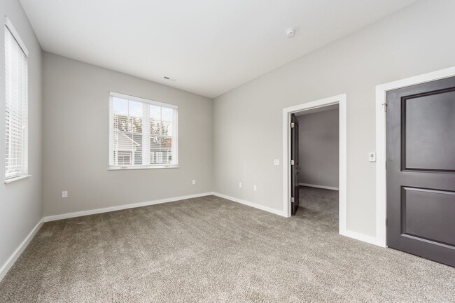 Interior Photo - Powell Crossing